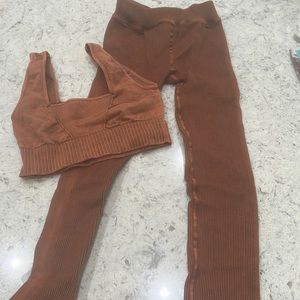 Free People activewear set. Never worn, excellent condition. Size Xs for both